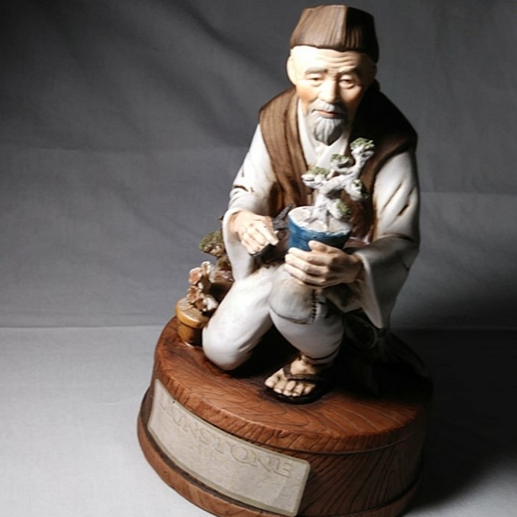 Lionstone Far East Collection Figurine - Picture 1 of 8